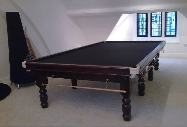 FULL SIZE RILEY CLUB SNOOKER TABLE