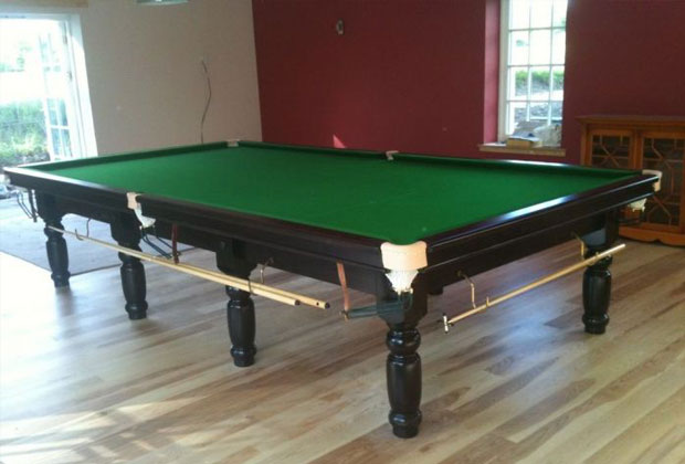 FULL SIZE RILEY CLUB SNOOKER TABLE