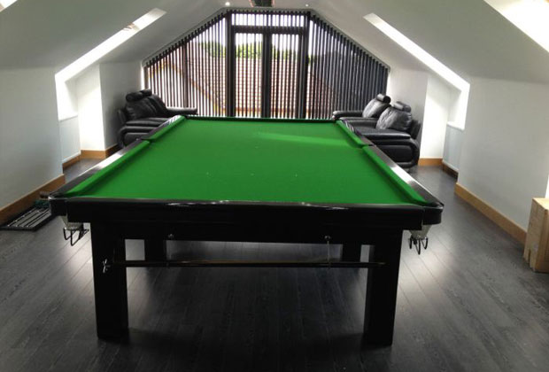 FULL SIZE RILEY SNOOKER TABLE - FINISHED IN BLACK GLOSS